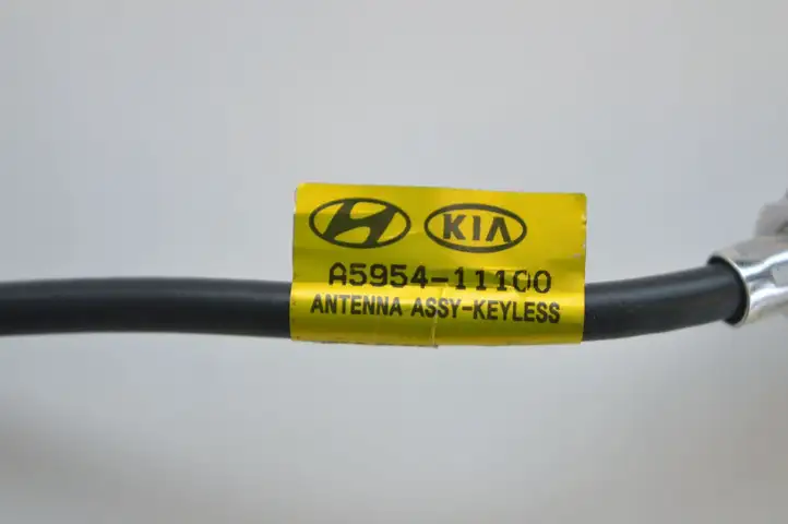 Hyundai i30 (2012 - 2015) A595411100 GPS антенна — фото 4