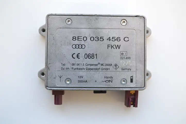 Audi A6 S6 C6 4F (2008 - 2011) 8E0035456C Усилитель антенны — фото 1