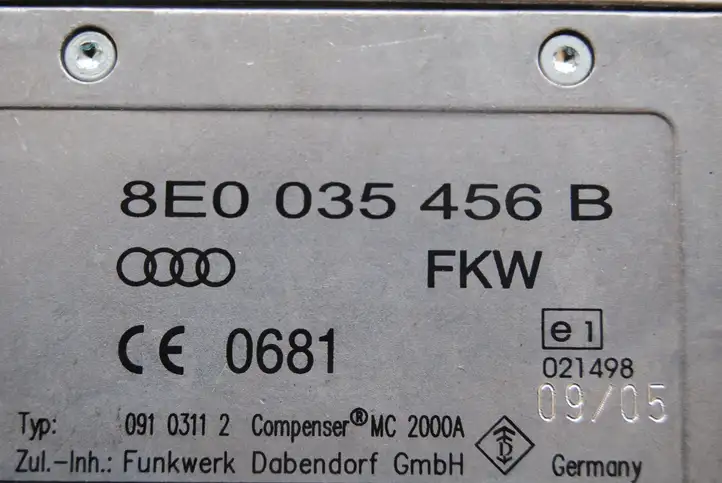 Audi A6 S6 C6 4F (2004 - 2008) 8E0035465B Усилитель антенны — фото 3