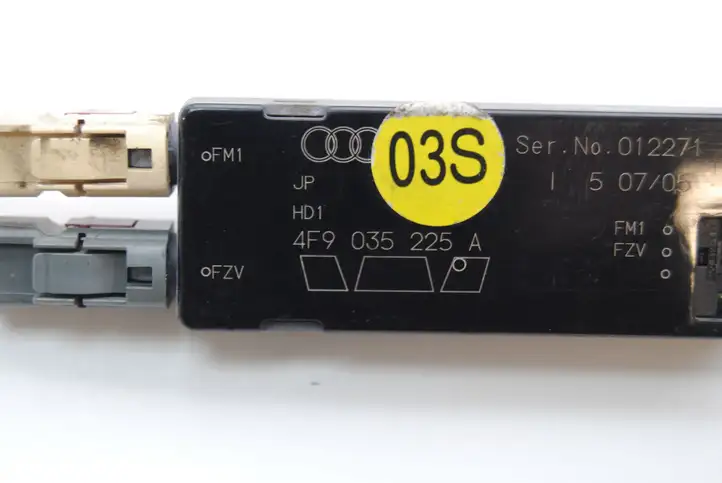 Audi A6 S6 C6 4F (2004 - 2008) 4F9035225A Усилитель антенны — фото 4