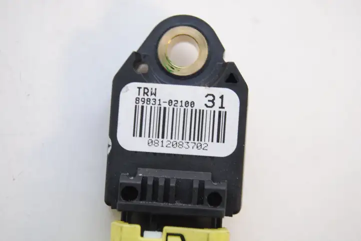 Toyota Avensis T270 (2009 - 2012) 8983102100 Датчик удара SRS — фото 4