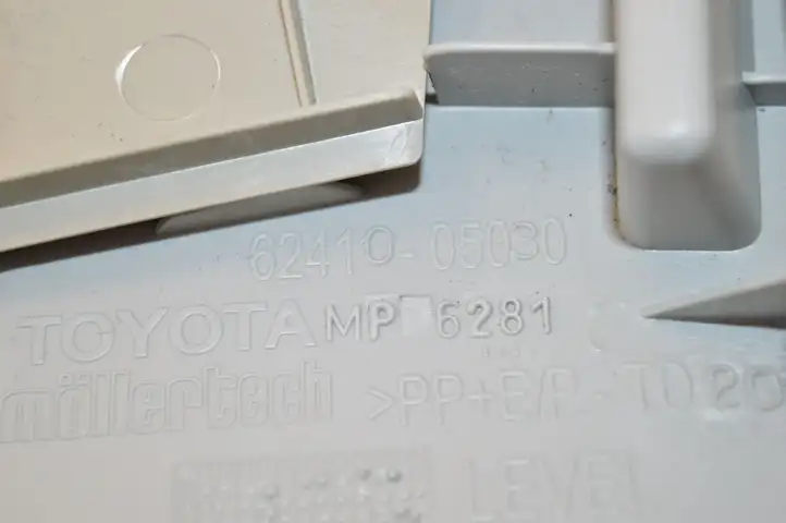 Toyota Avensis T270 (2009 - 2012) 6241305040 Верхняя обшивка стойки B — фото 7