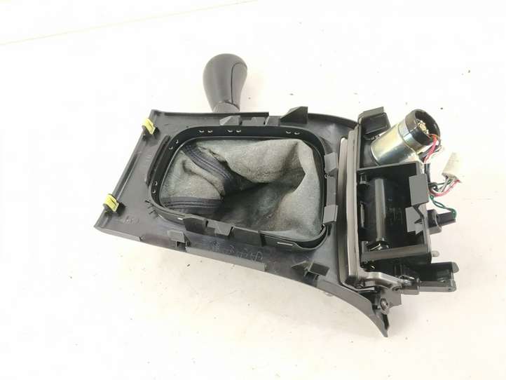 Subaru Legacy (2003 - 2009)   Отделка рычага переключения передач (кожа, головка)
