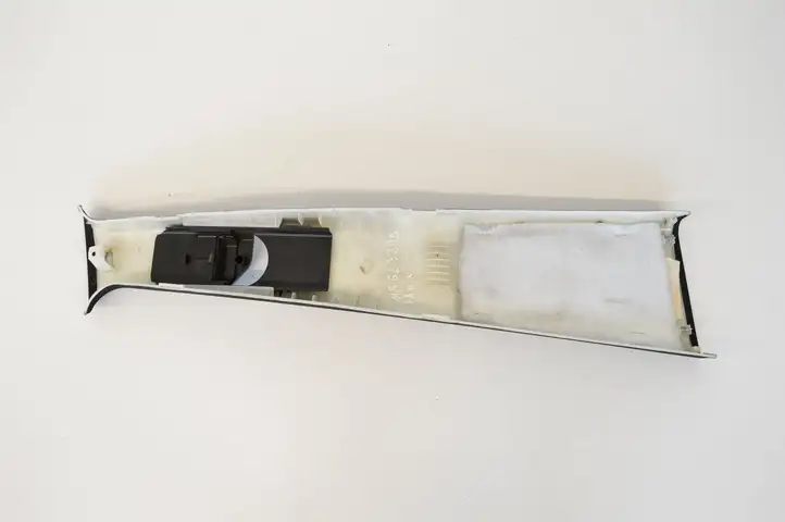 Mercedes-Benz GL X164 (2006 - 2012) A1646909725 Нижняя обшивка стойки B — фото 3