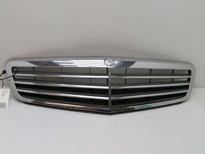 Mercedes-Benz C W204 (2007 - 2014)  A2048801183 Передняя решётка