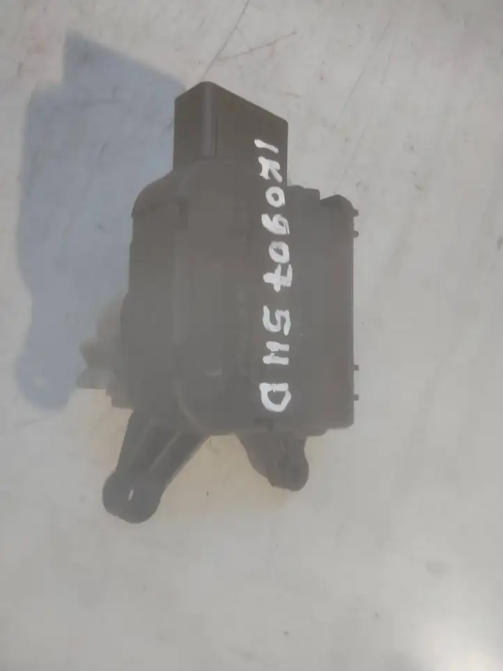 Seat Leon (1P) (2005 - 2012) 1K0907511D Двигатель задвижки потока воздуха — фото 2