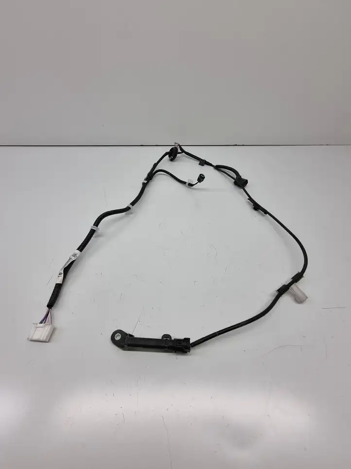 Toyota RAV 4 (XA50) (2018 - ) 8218342160 Прочая электропроводка — фото 1