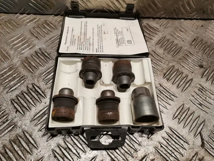 Lexus IS 220D-250-350 (2005 - 2010) PZ4AKEV90600 Секретки для колёс — фото 1
