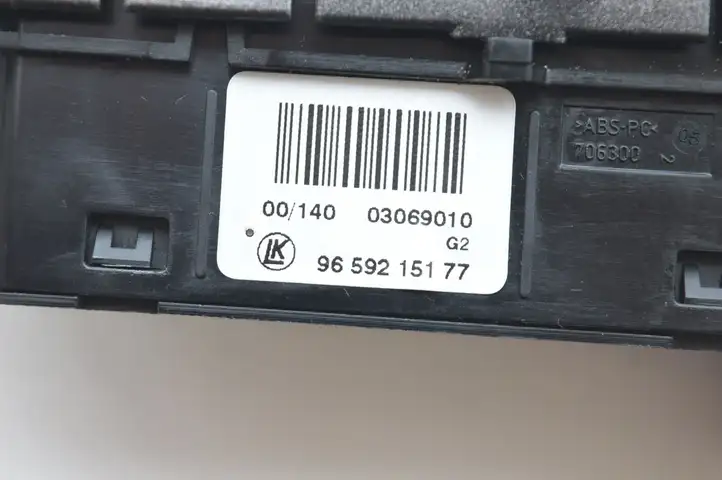 Peugeot 308 (2007 - 2013) 9659215177 Блок кнопок на панели — фото 4