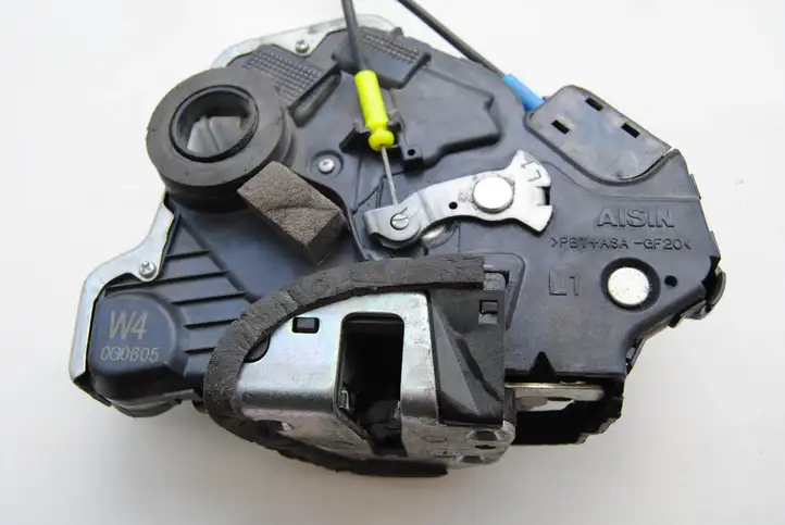 Toyota Avensis T270 (2009 - 2012) 240G0605 Замок ручки двери — фото 2