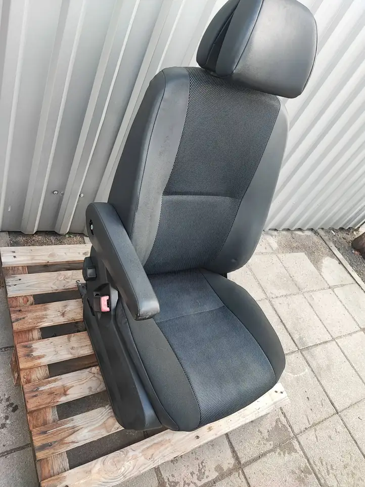 Mercedes-Benz Sprinter W906 (2006 - 2018) Переднее сиденье водителя — фото 5
