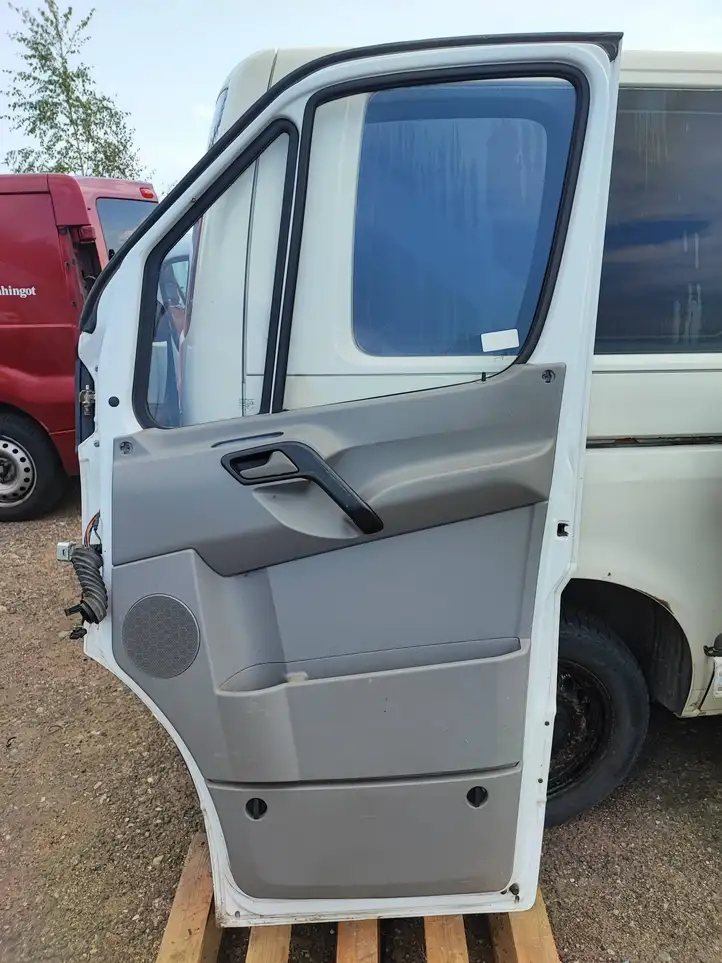 Mercedes-Benz Sprinter W906 (2006 - 2018) Дверь — фото 2