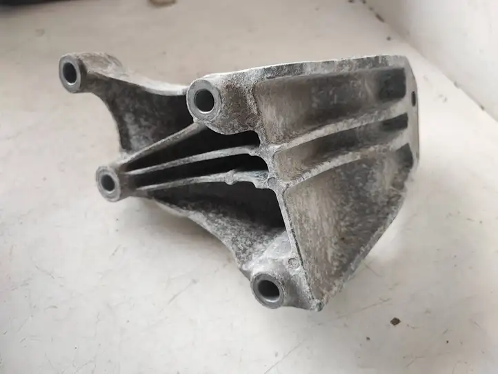 Ford Mustang VI (2015 - ) FR3C6037CA Кронштейн двигателя — фото 2