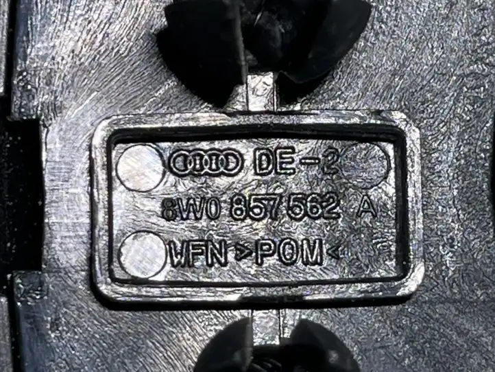 Audi A3/S3 8V (2016 - 2020) 8W0857562A Крепление солнцезащитного козырька — фото 6