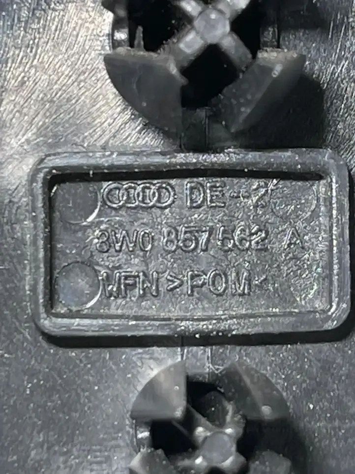 Audi A3/S3 8V (2016 - 2020) 8W0857562A Крепление солнцезащитного козырька — фото 7