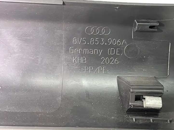 Audi A3/S3 8V (2016 - 2020) 8V5853906A Нижняя обшивка стойки B — фото 5