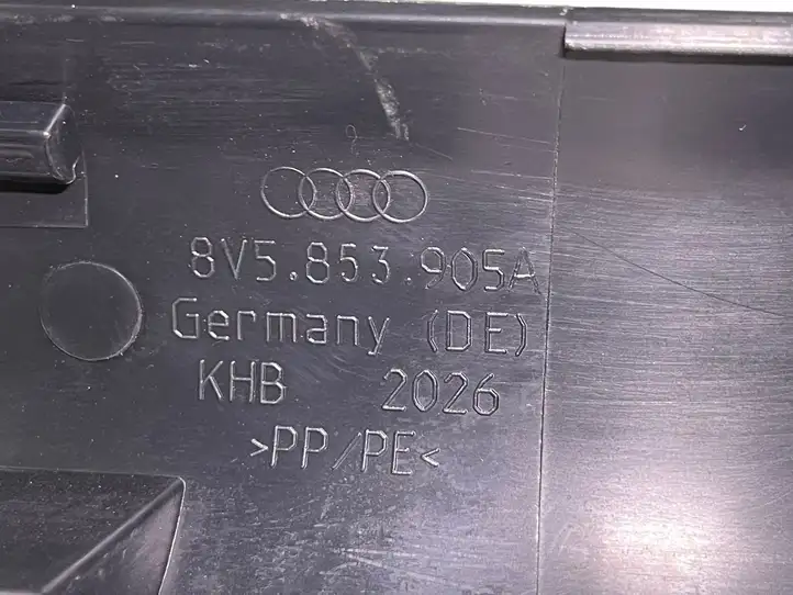Audi A3/S3 8V (2016 - 2020) 8V5853905A Нижняя обшивка стойки B — фото 5