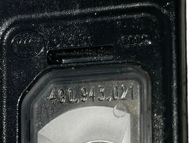 Audi A3/S3 8V (2012 - 2016) 8V5827337A Крышка багажника — фото 5