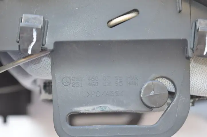 Mercedes-Benz R W251 (2005 - 2013) 2514600395 Обшивка рулевой колонки — фото 5