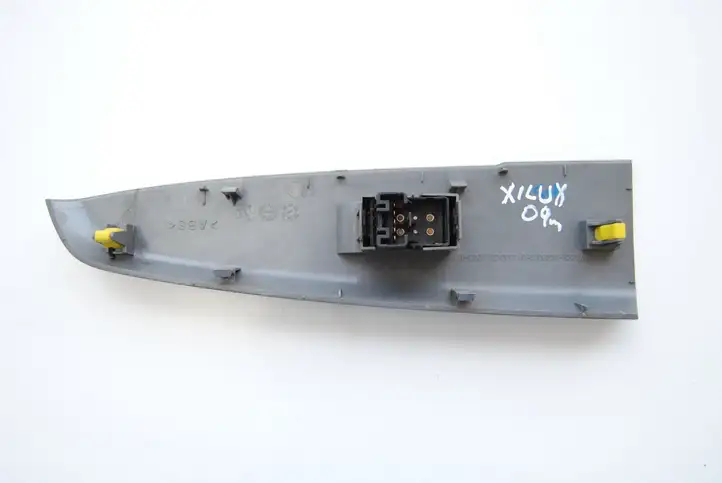 Toyota Hilux (AN10, AN20, AN30) (2008 - 2011) 742320K030 Блок кнопок стеклоподъемников — фото 2