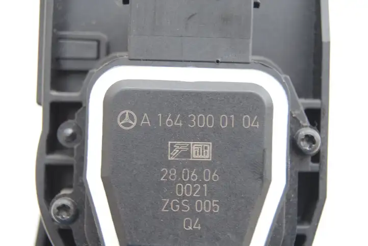 Mercedes-Benz R W251 (2005 - 2013) A1643000104 Педаль акселератора — фото 6