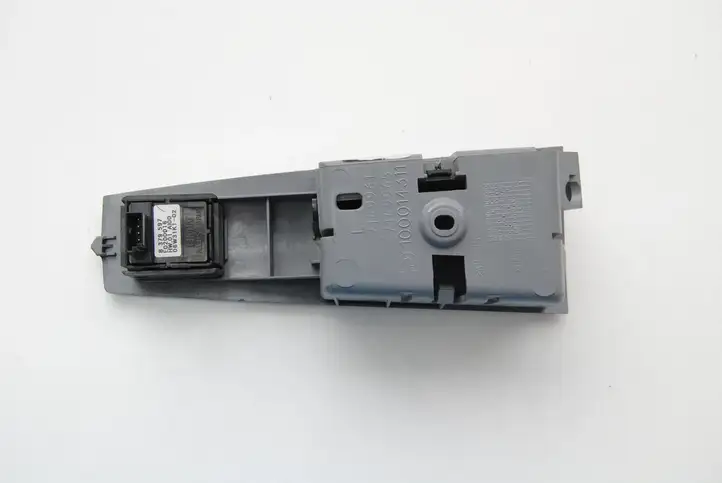 BMW 7 E65 E66 (2001 - 2008) 8379597 Кнопка стеклоподъемников — фото 3