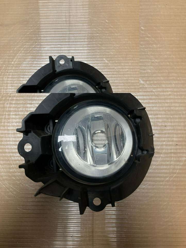 Toyota Avensis T270 (2009 - 2012)  812200D041 Передняя противотуманная фара