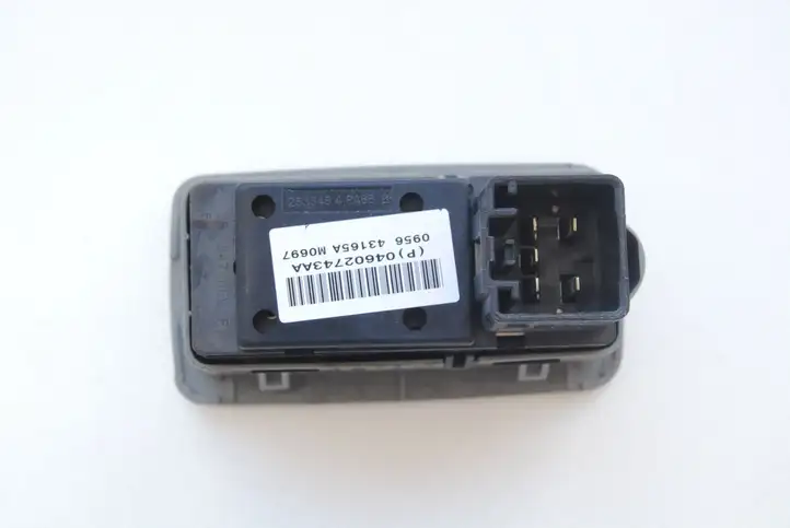 Chrysler 300 - 300C (2005 - 2011) 04602743AA Блок кнопок стеклоподъемников — фото 3