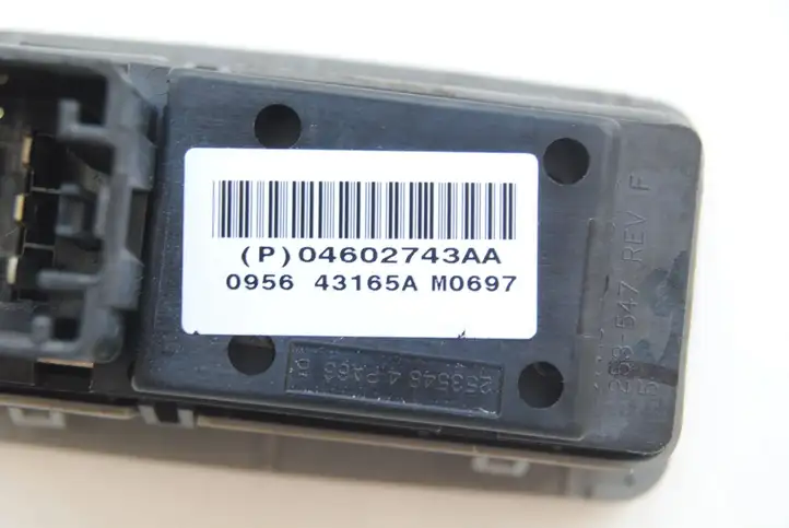 Chrysler 300 - 300C (2005 - 2011) 04602743AA Блок кнопок стеклоподъемников — фото 5