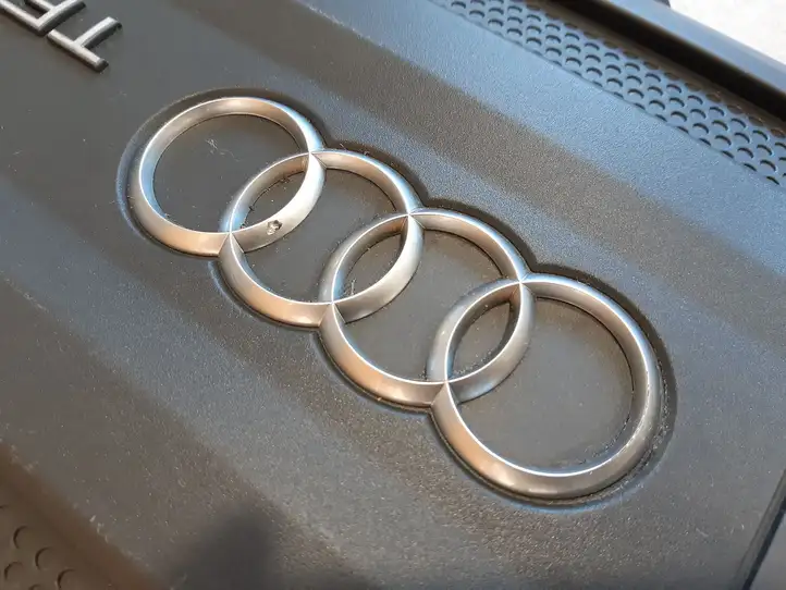 Audi TT TTS RS Mk3 8S (2014 - 2018) 06K103925K Крышка двигателя декоративная — фото 2