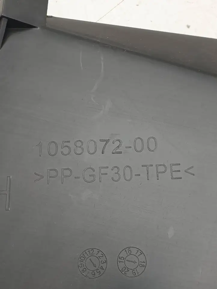 Tesla Model S (2016 - 2021) 105807200C Дефлектор воздуха — фото 3