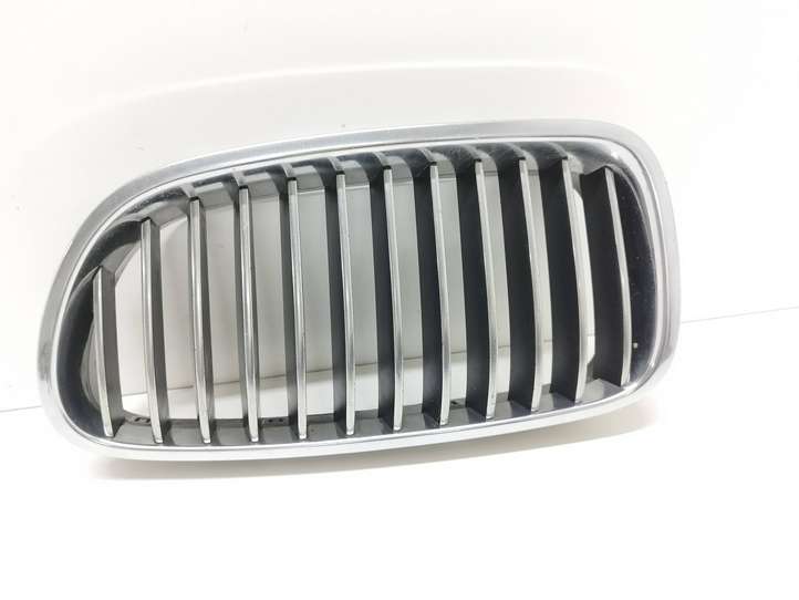 BMW 5 F10 F11 (2009 - 2016)  7261355 Верхняя решётка