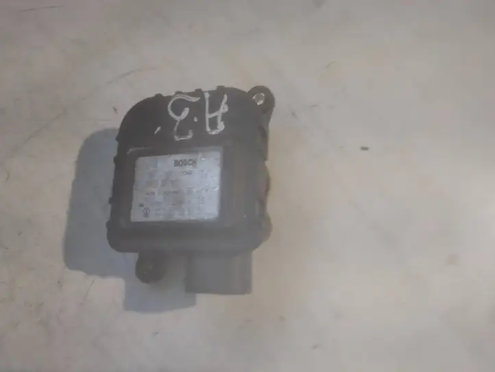 Audi A3/S3 8L (2000 - 2003) 8D2820511C Двигатель задвижки потока воздуха — фото 2