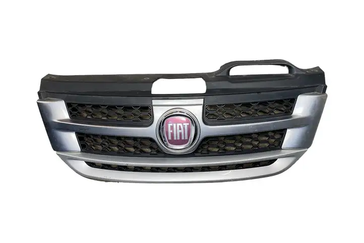 Fiat Freemont (2011 - 2016) 55000802 Верхняя решетка радиатора — фото 1