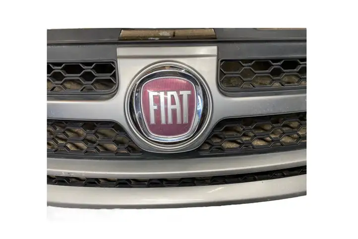 Fiat Freemont (2011 - 2016) 55000802 Верхняя решетка радиатора — фото 5