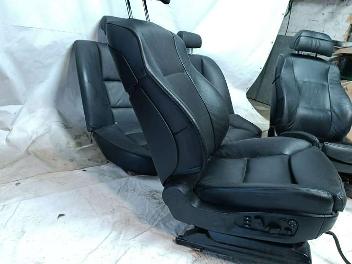 BMW 5 E60 E61 (2004 - 2010)   Комплект отделки дверей