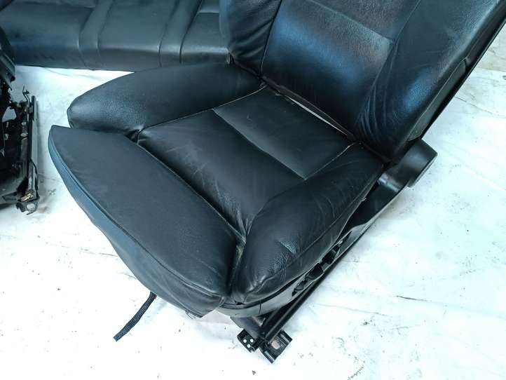 BMW 5 E60 E61 (2004 - 2010)   Комплект отделки дверей