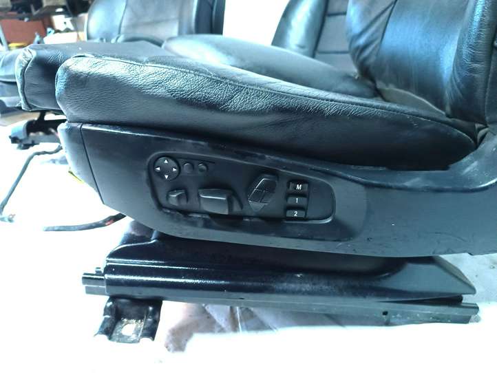 BMW 5 E60 E61 (2004 - 2010)   Комплект отделки дверей