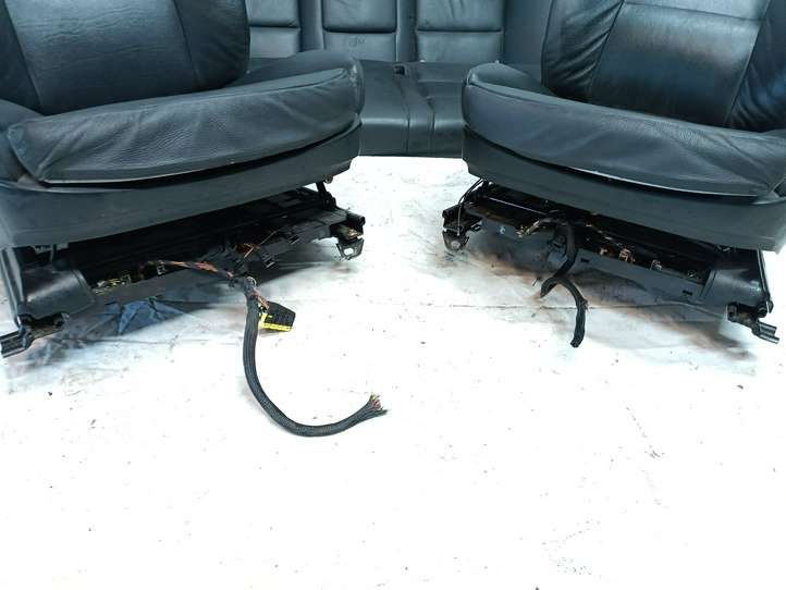BMW 5 E60 E61 (2004 - 2010)   Комплект отделки дверей