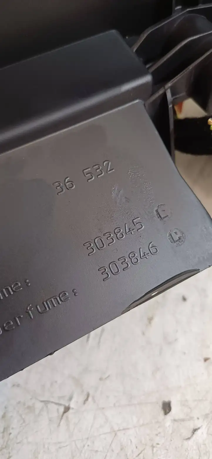 Citroen C4 I Picasso (2006 - 2013) 36532 Центральный воздушный дефлектор — фото 3