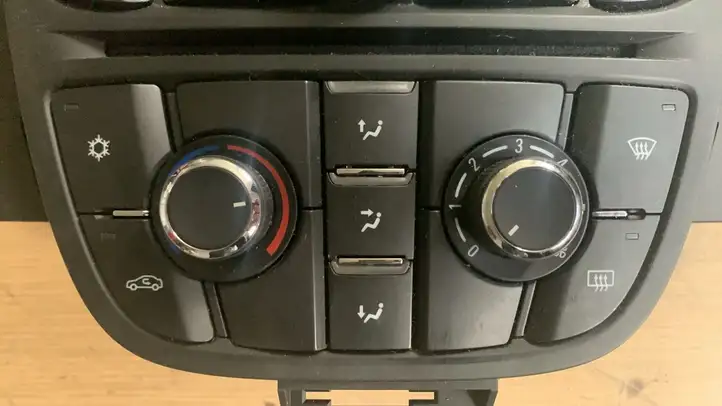 Opel Astra J (2009 - 2012) 13360099 Контроллер мультимедийной системы — фото 3