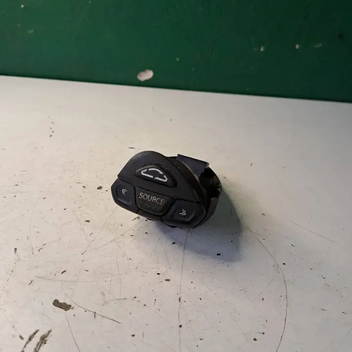 Nissan X-Trail T30 (2001 - 2007) 25552EQ300 Кнопки на рулевом колесе — фото 1