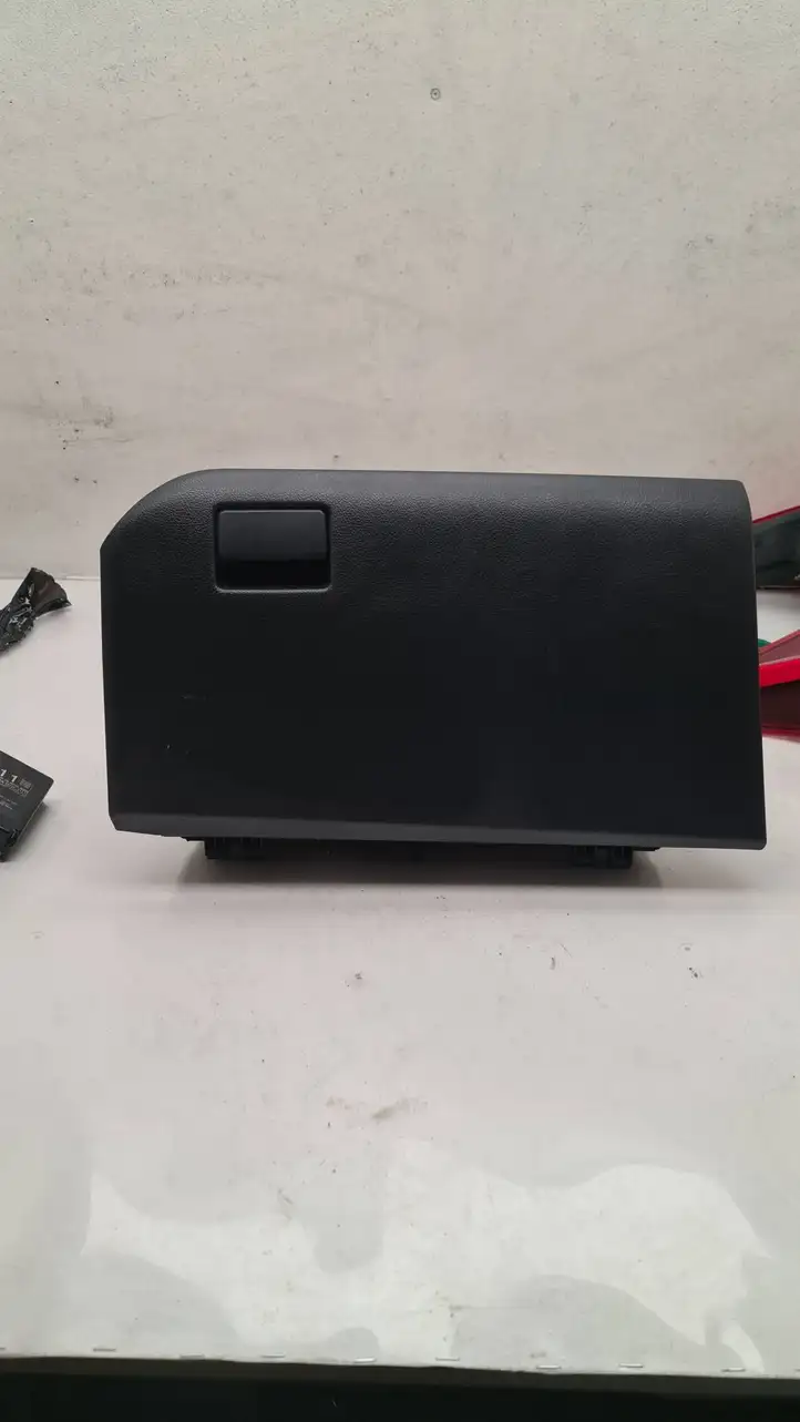 Toyota Auris E180 (2012 - 2018) 5555002290 Вещевой ящик — фото 1