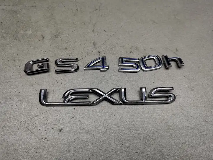 Lexus GS 300 350 430 450h (2004 - 2007) Эмблема производителя — фото 1