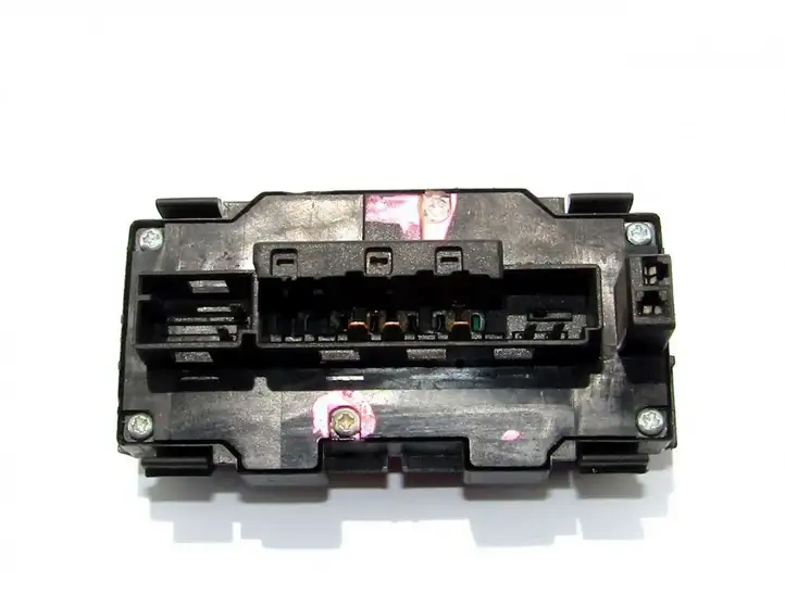 Mercedes-Benz E W210 (1995 - 2002) Включатель аварийных фонарей — фото 1