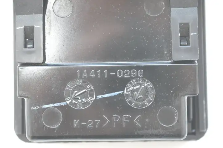 Isuzu D-Max (2008 - 2012) 1A411029G Передняя пепельница — фото 4