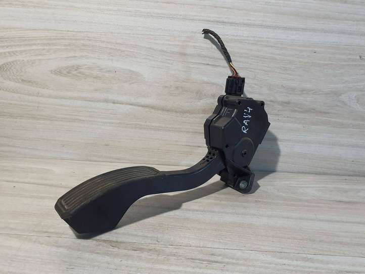 Toyota RAV 4 (XA30) (2006 - 2016)  7811042010 Педаль акселератора