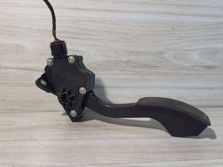 Toyota RAV 4 (XA30) (2006 - 2016)  7811042010 Педаль акселератора