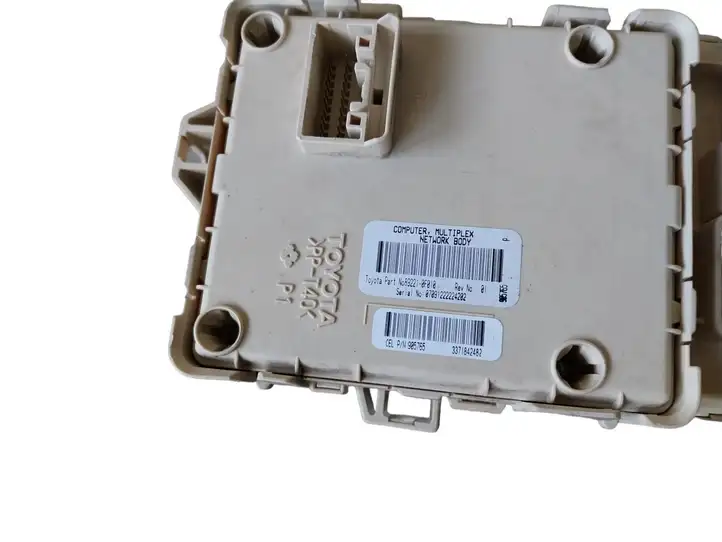Toyota Corolla Verso AR10 (2004 - 2009) 892210F010 Блок предохранителей — фото 3