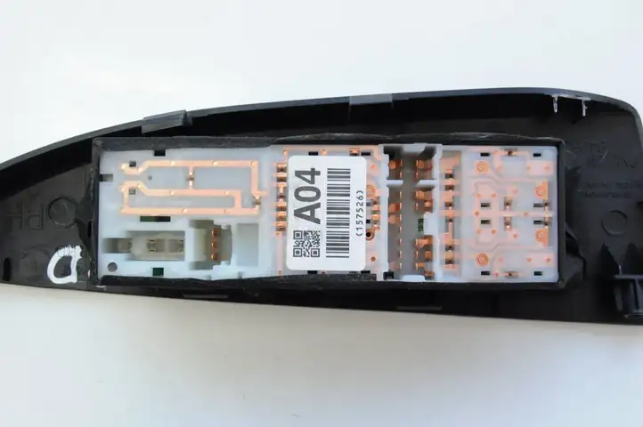 Subaru Outback (2007 - 2009) 94263AJ000 Кнопка стеклоподъемников — фото 4